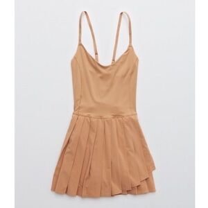 OFFLINE BY AERIE NYLON PLEATED EXERCISE DRESS
Color: Toasty
Size: M